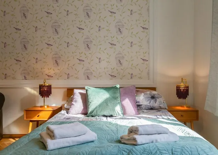 Apartment Cherish Bloom